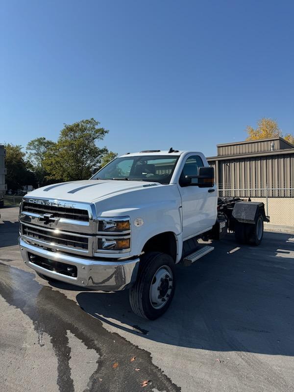 2022 Chevrolet 6500 Hooklift - image 2