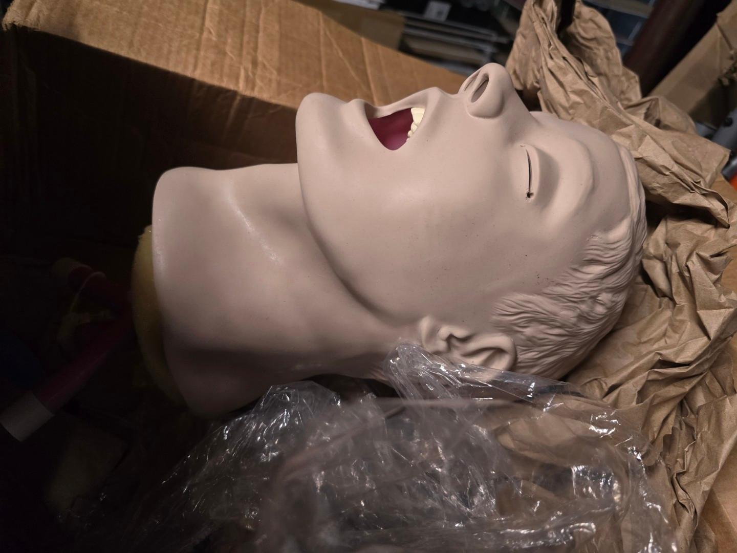 Adult intubation head and 2 brand new replacement heads - image 3