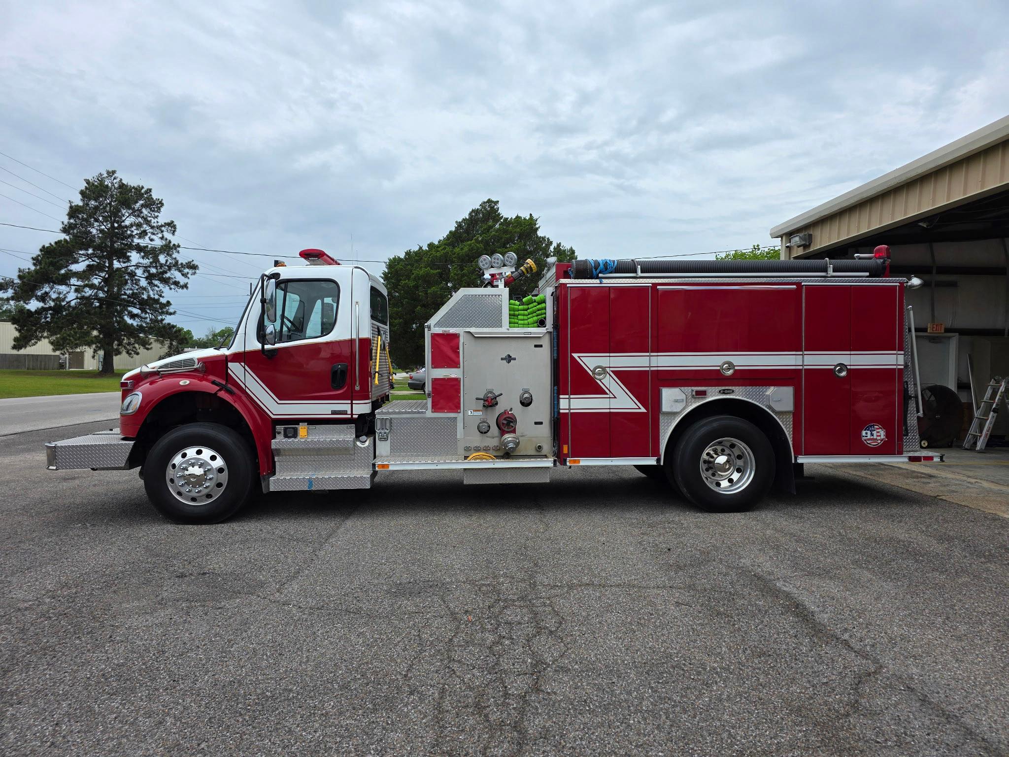 2006 E-One Freightliner Pumper - image 1