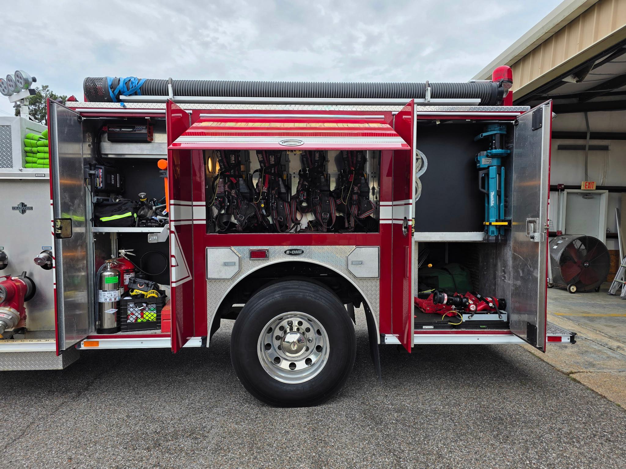 2006 E-One Freightliner Pumper - image 5