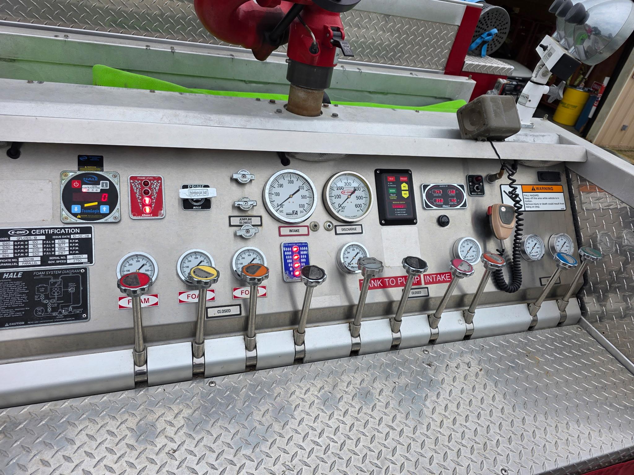 2006 E-One Freightliner Pumper - image 10