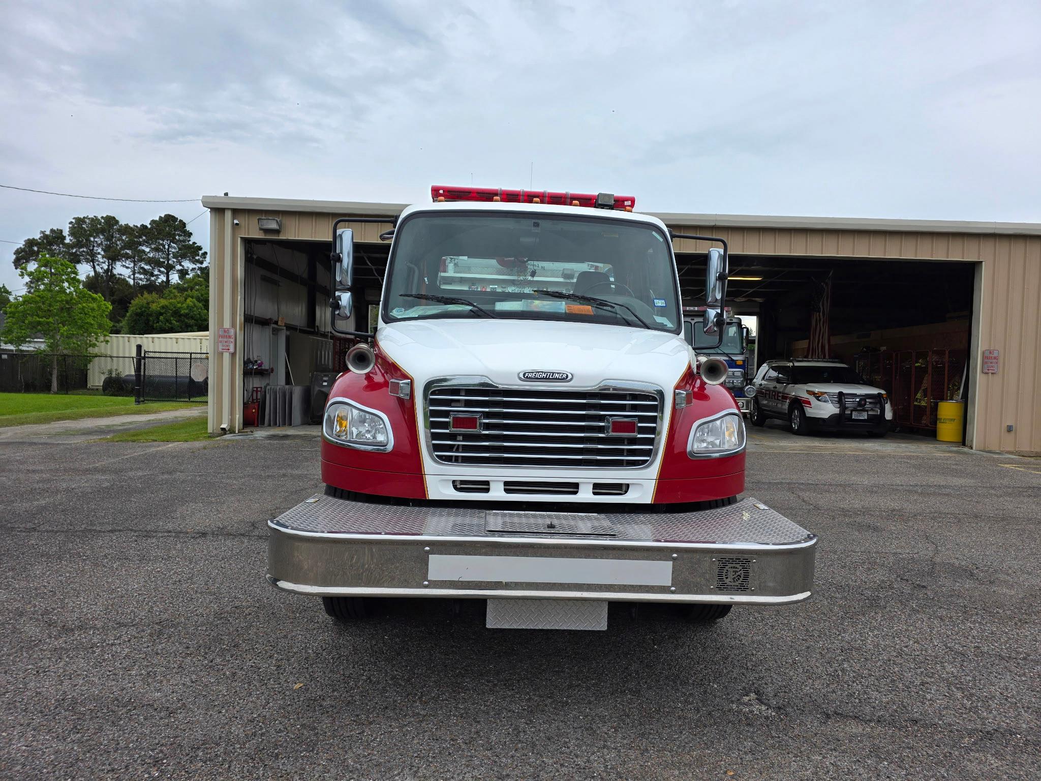 2006 E-One Freightliner Pumper - image 3
