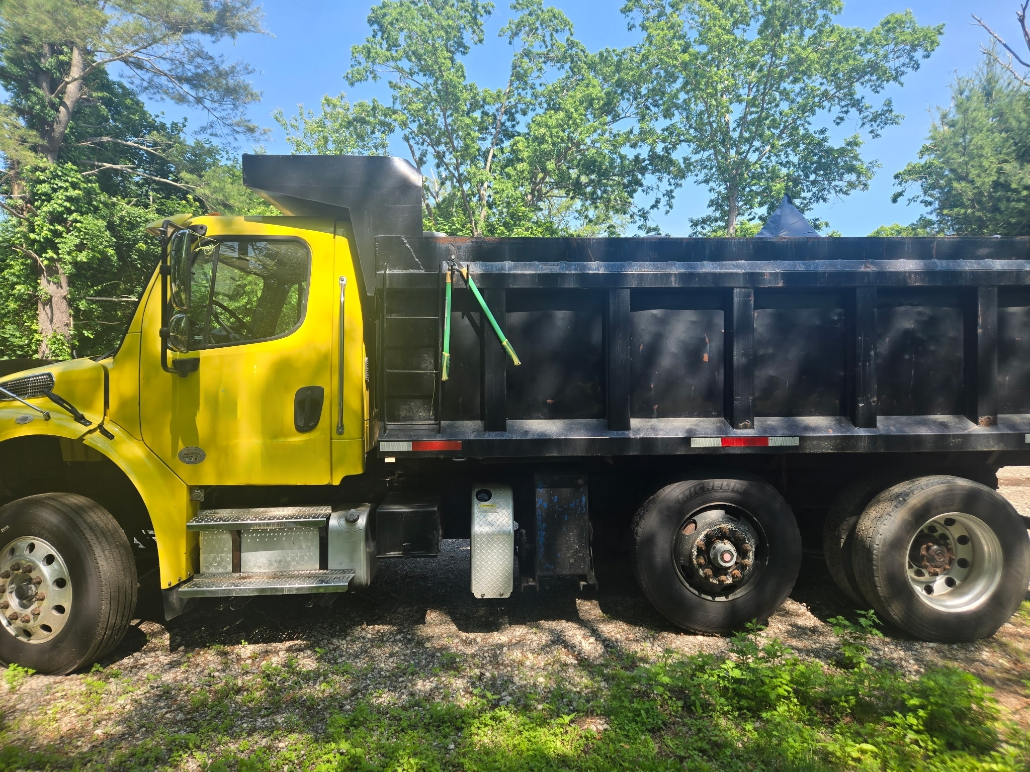 2018 Freightliner Dump Truck - image 2