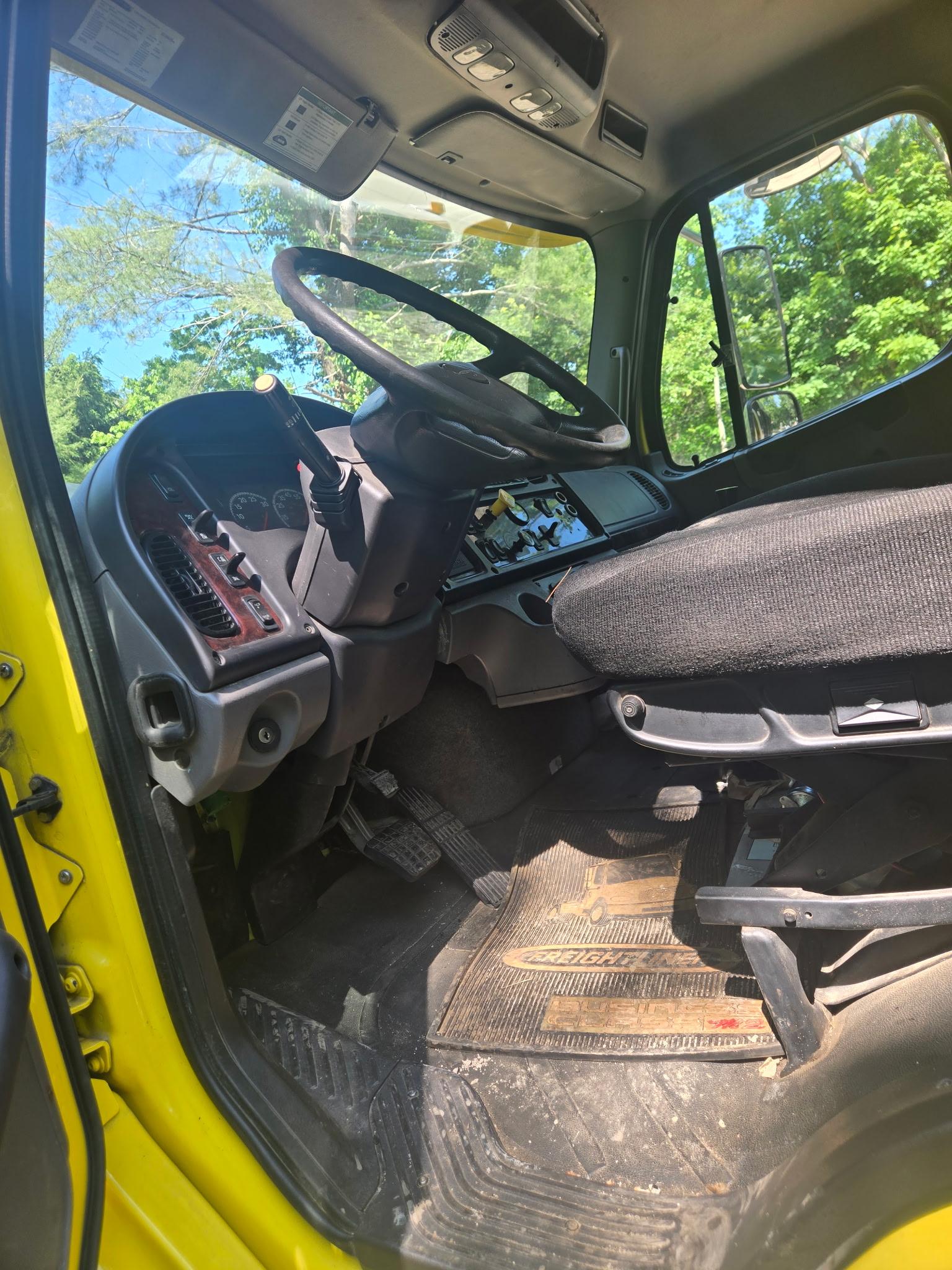 2018 Freightliner Dump Truck - image 12