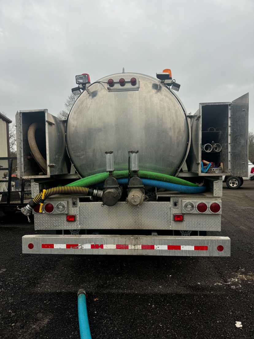 2005 Kenworth Septic — photo 3