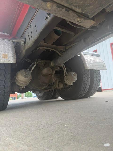 2001 Freightliner Tanker - image 18