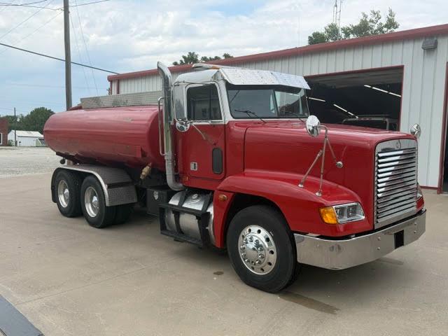 2001 Freightliner Tanker - image 7