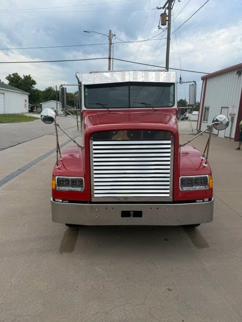 2001 Freightliner Tanker - image 3