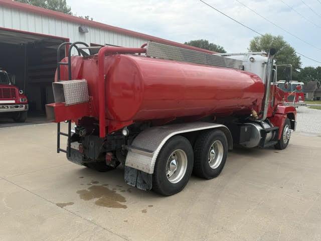 2001 Freightliner Tanker - image 12