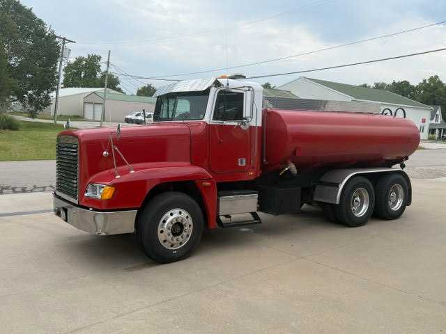 2001 Freightliner Tanker