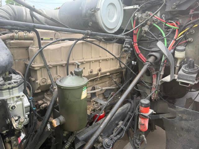 2001 Freightliner Tanker - image 22