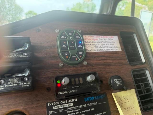 2001 Freightliner Tanker - image 25
