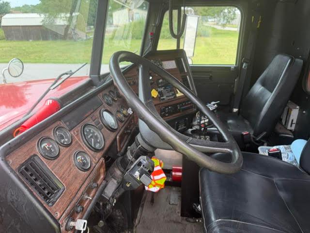 2001 Freightliner Tanker - image 27