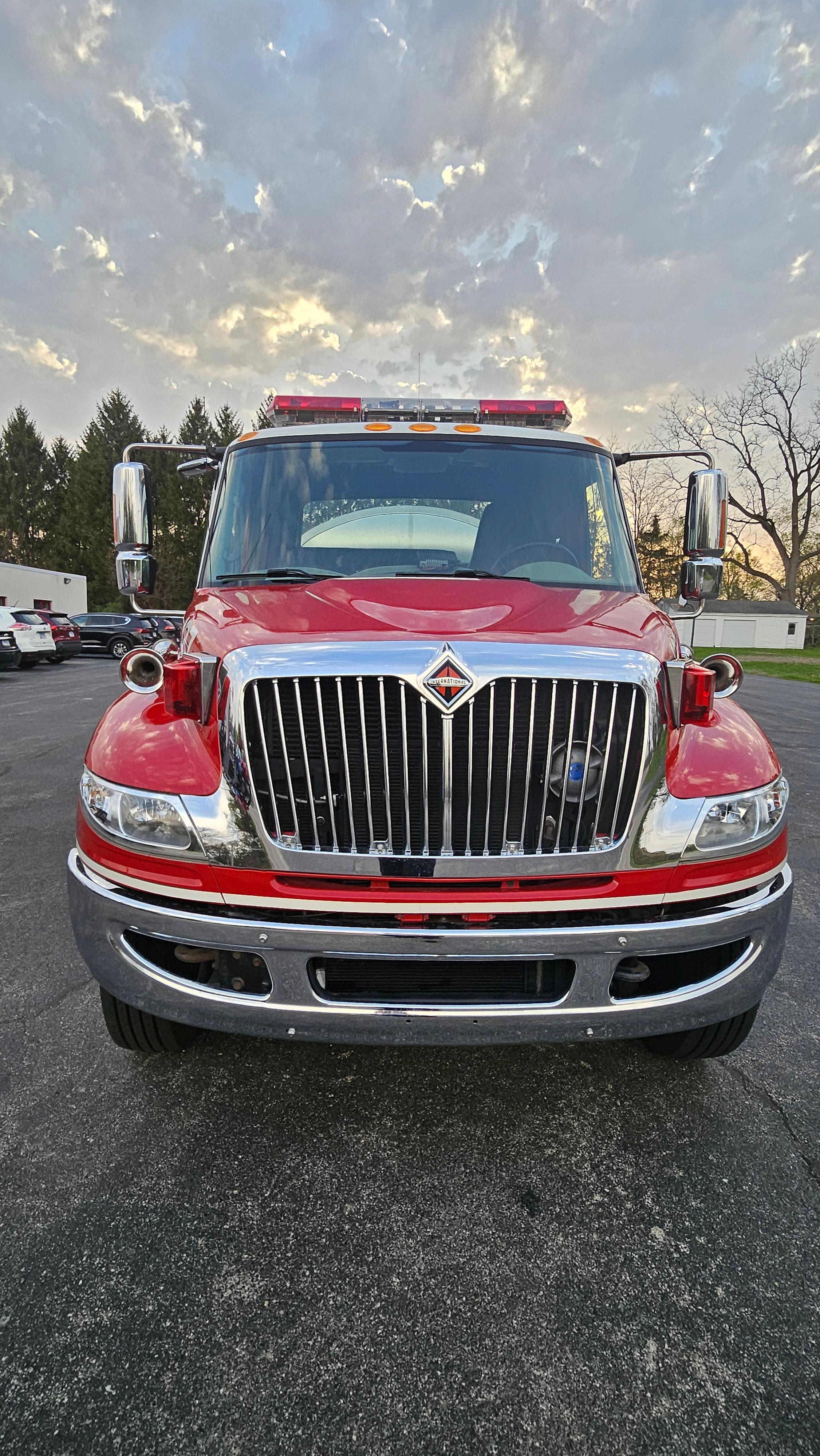 2007 International 4400 SBA 4x2 Tanker/Tender - image 4