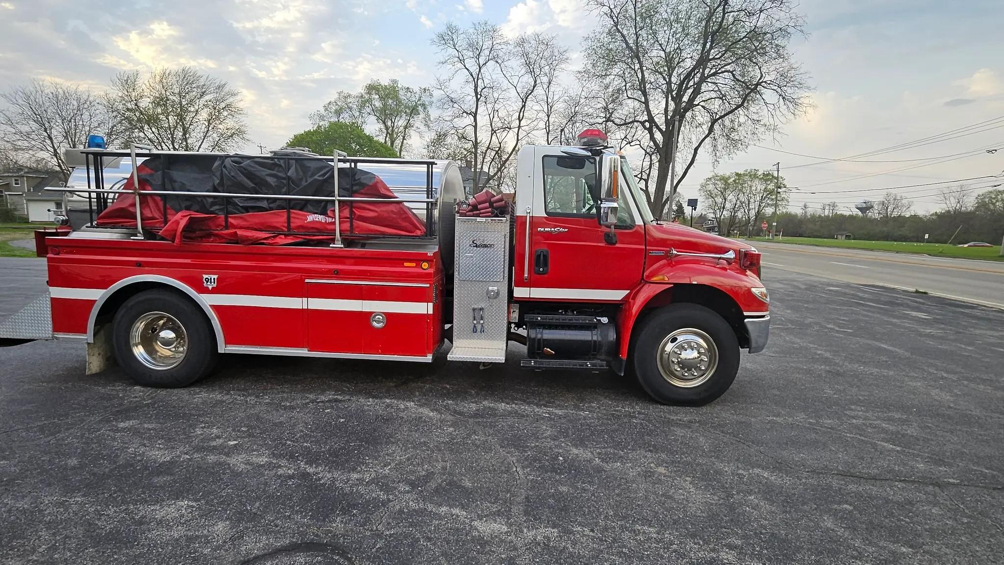 2007 International 4400 SBA 4x2 Tanker/Tender - image 1