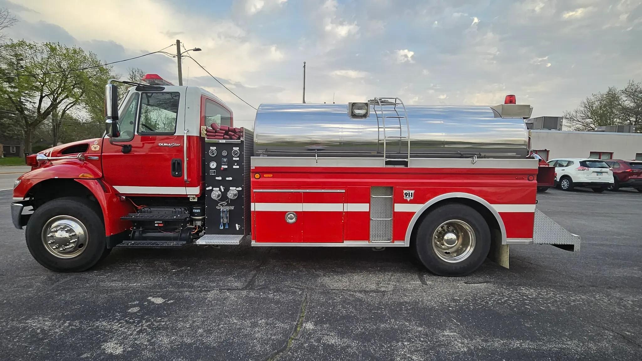 2007 International 4400 SBA 4x2 Tanker/Tender - image 3