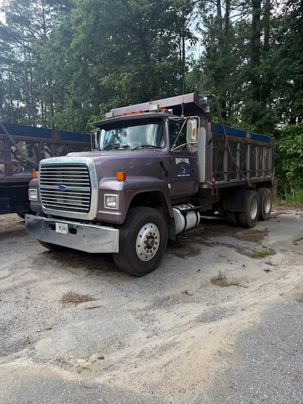 1997 Ford L900 Dump Truck - image 4