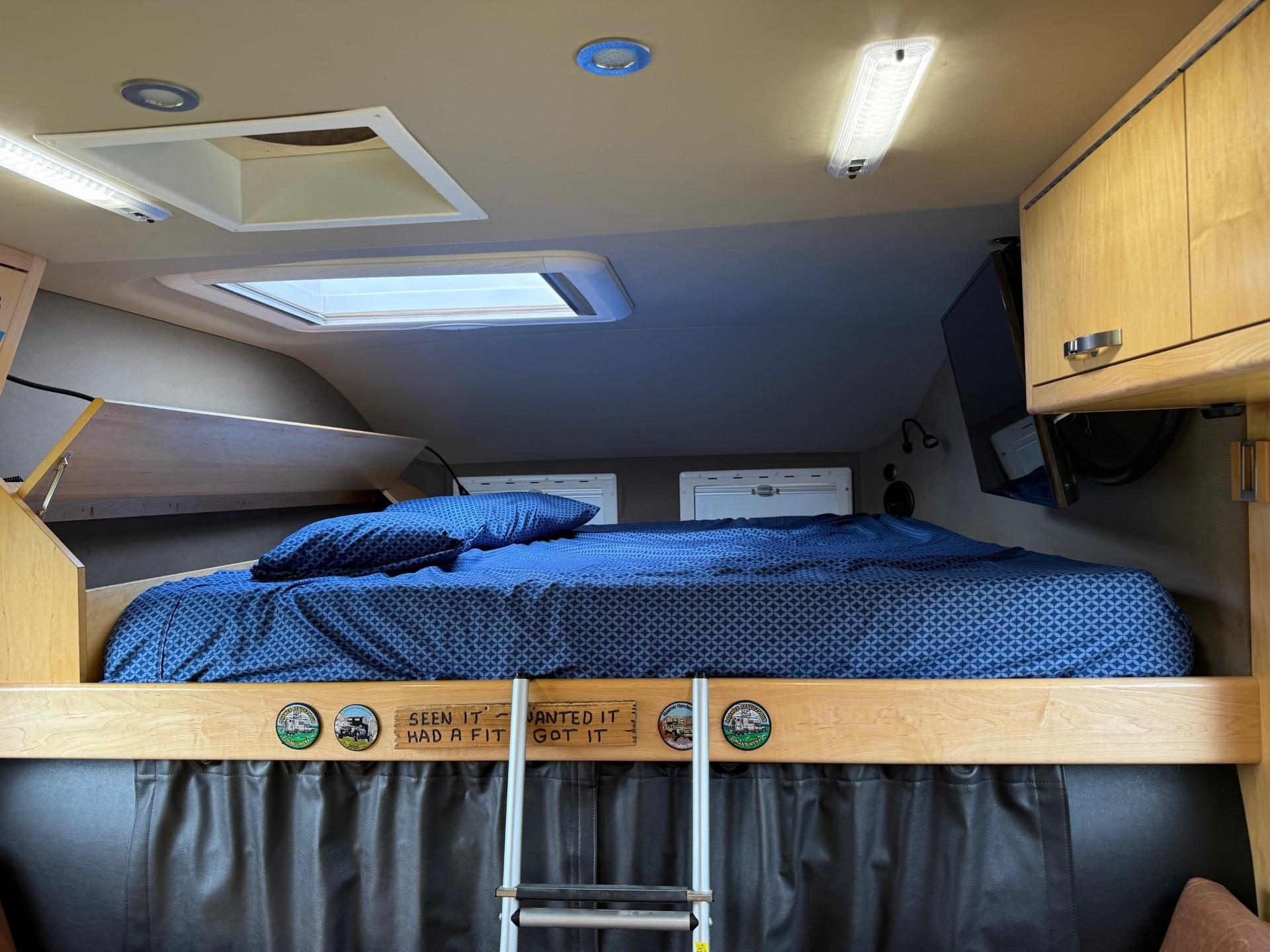 2011 EarthRoamer XV-LT 105 - image 23