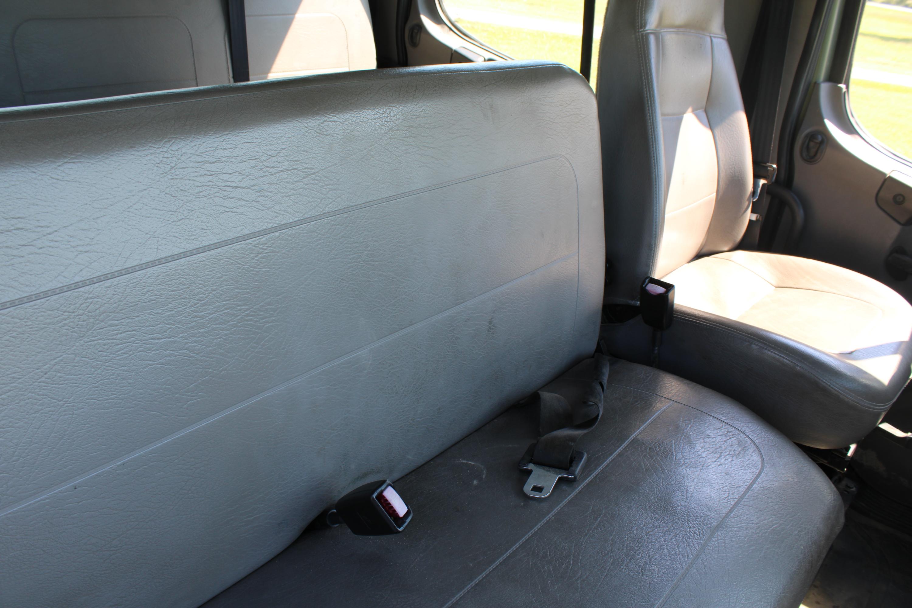 2005 Freightliner M2106 Crew Cab - image 19