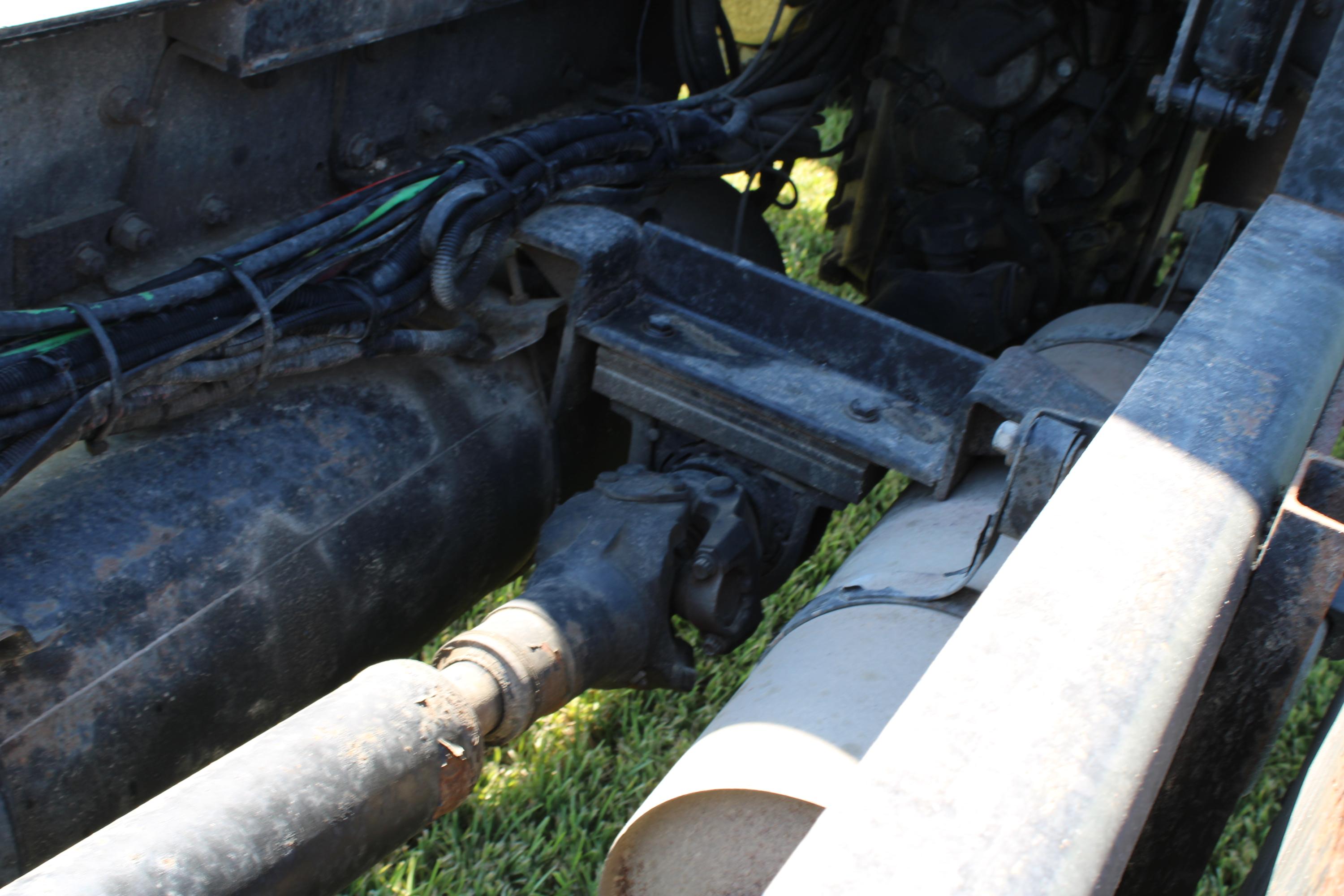 2005 Freightliner M2106 Crew Cab - image 15