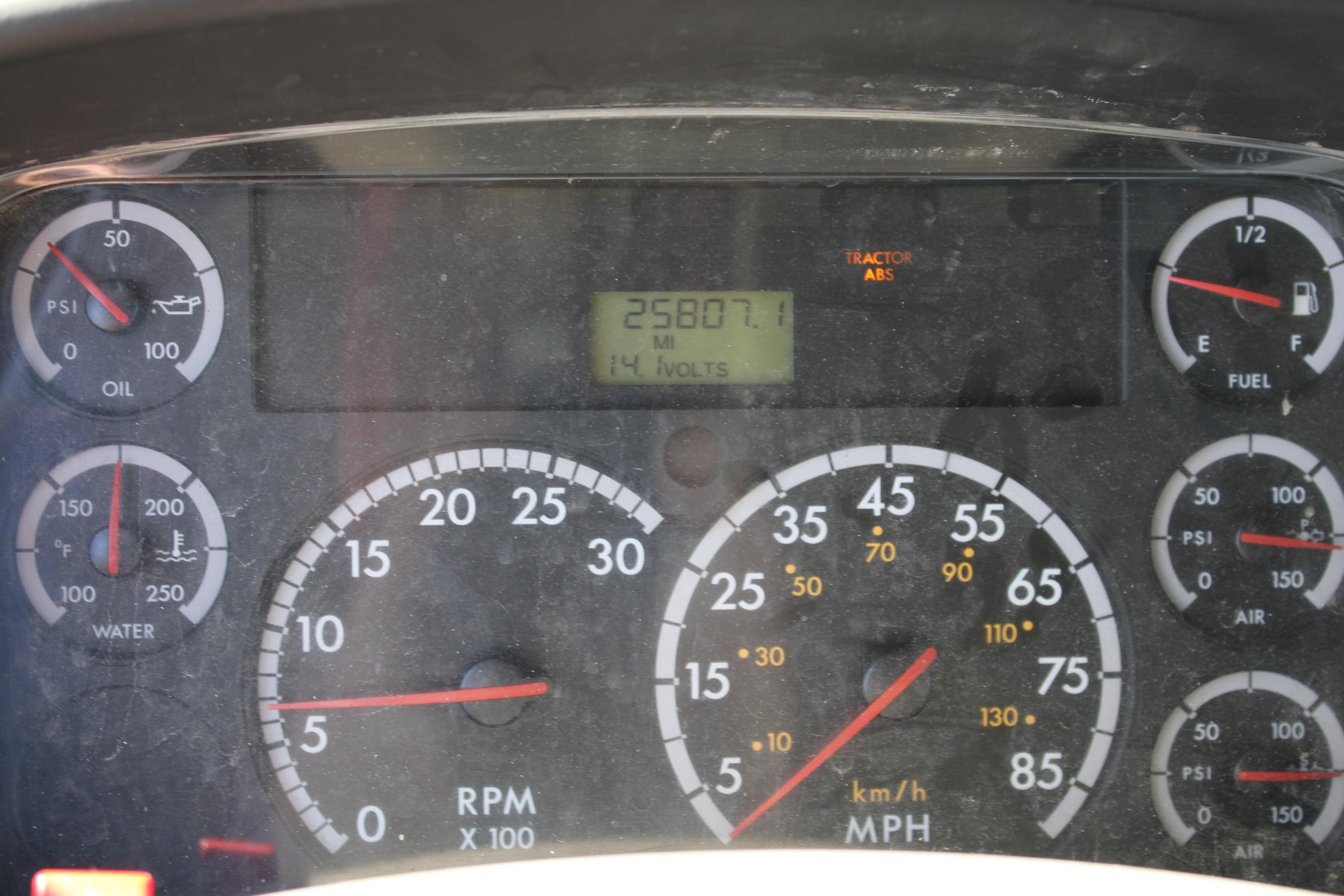 2005 Freightliner M2106 Crew Cab - image 25