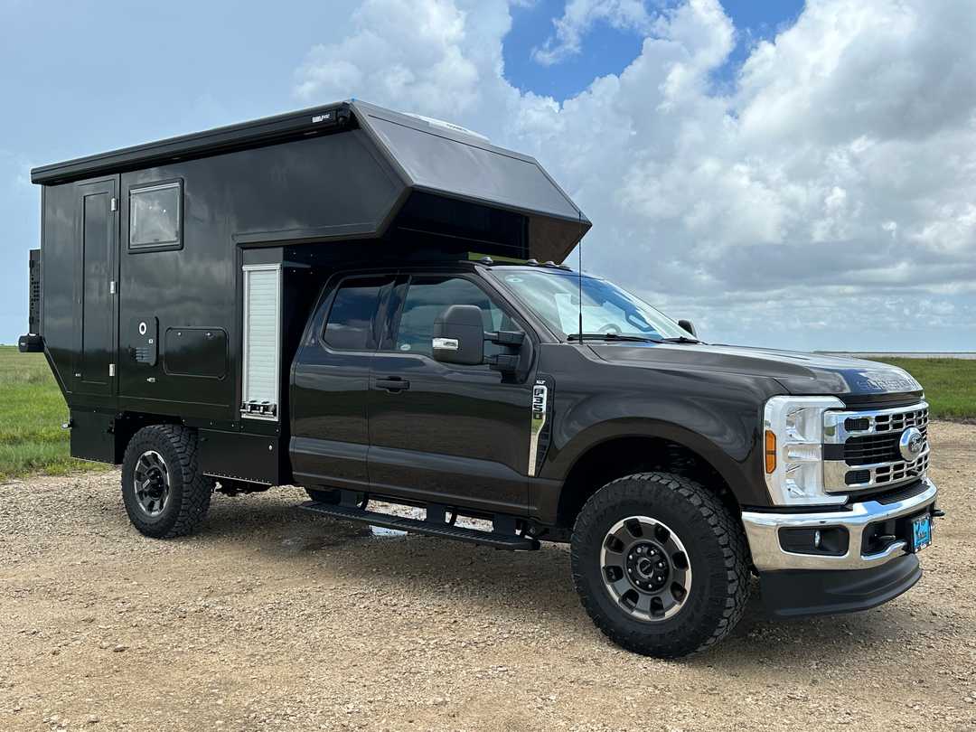 2024 Ford F-350 4x4 Command Unit
