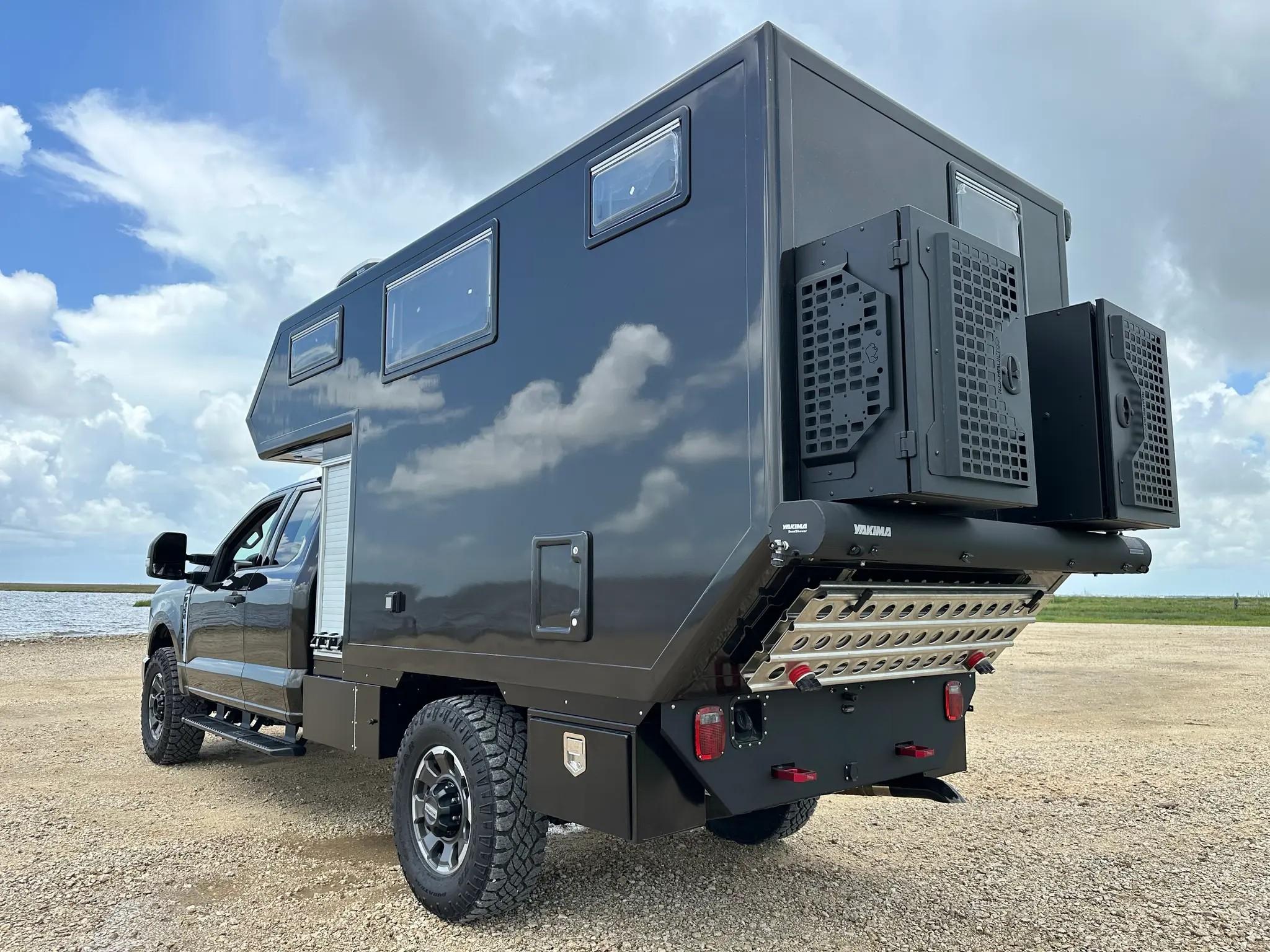 2024 Ford F-350 4x4 Command Unit - image 3