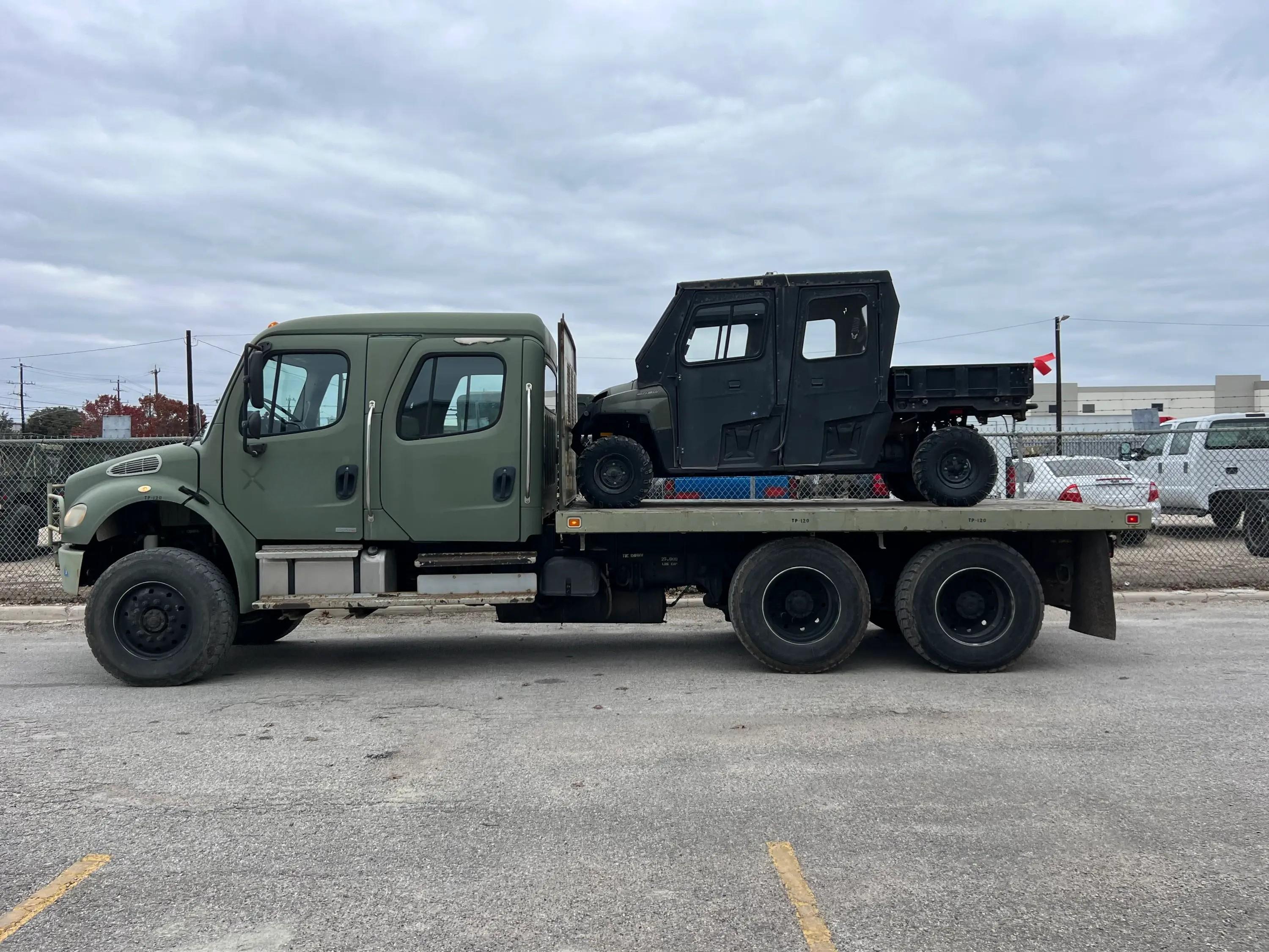 2005 Freightliner M2106 Crew Cab - image 10