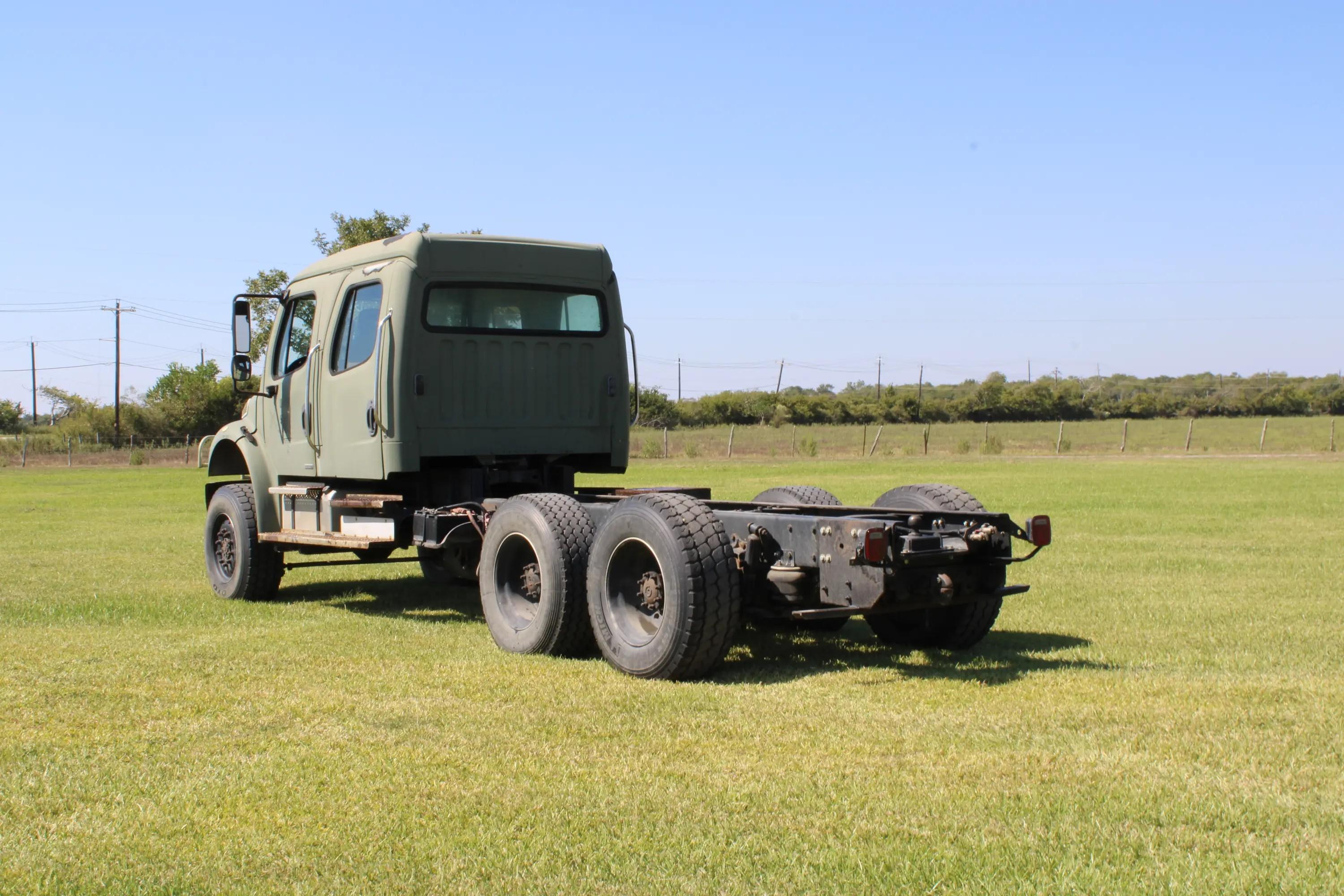 2005 Freightliner M2106 Crew Cab - image 7
