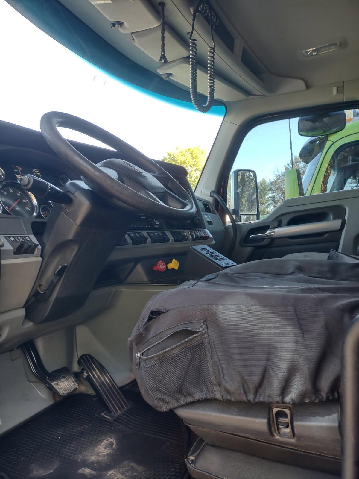 2021 Kenworth W990 Dump Truck - image 4
