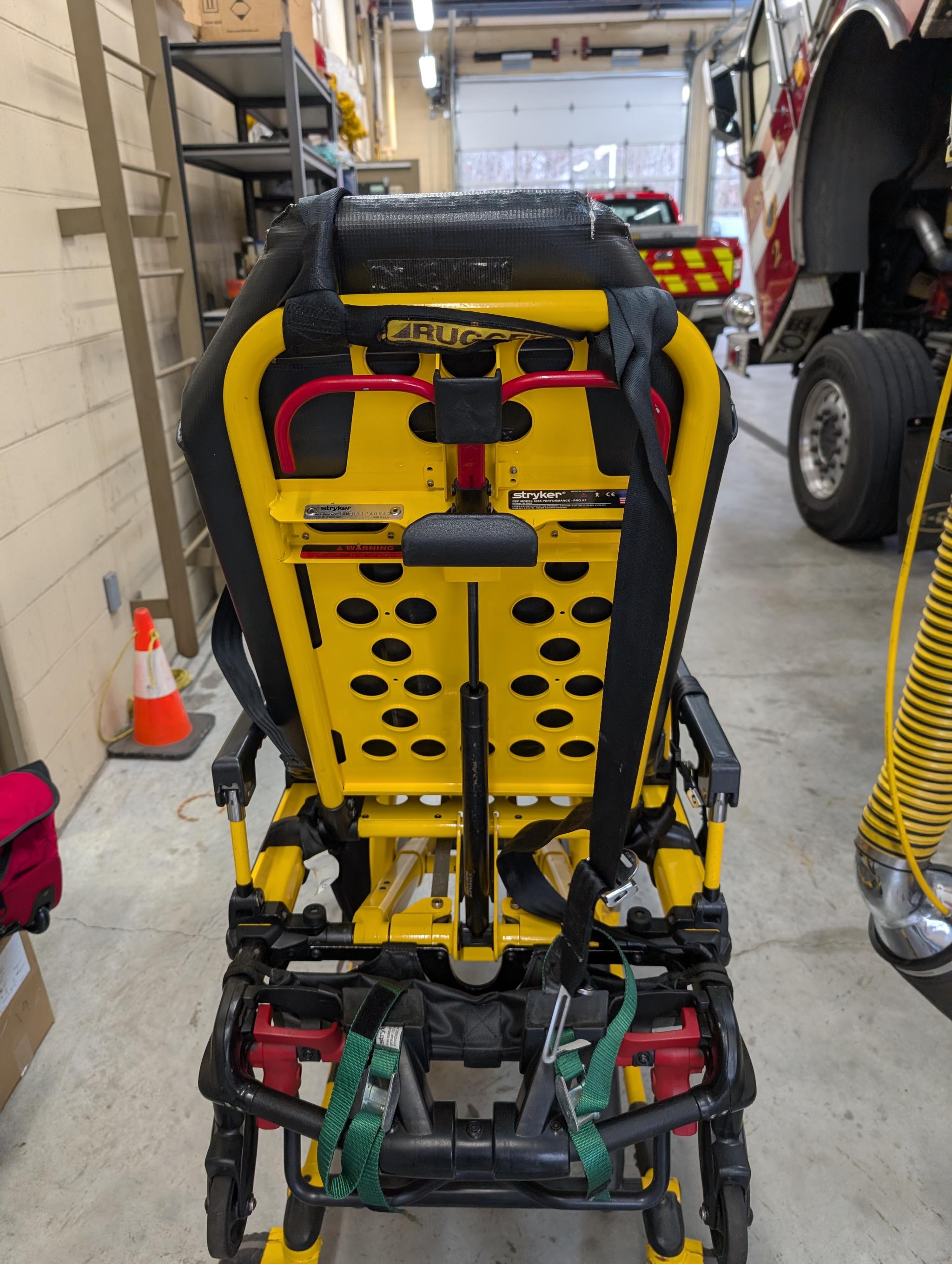 Stryker Manual Ambulance Stretcher - image 2