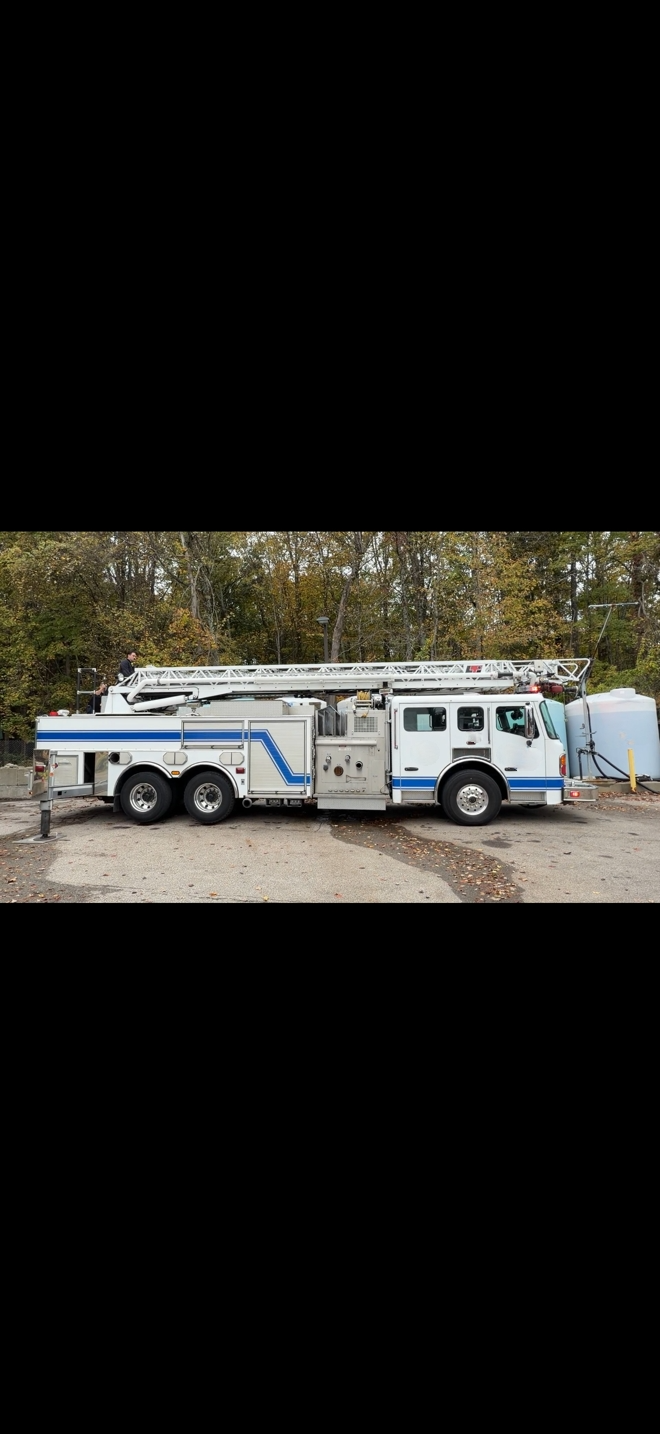 2003 American LaFrance 103' Quint - image 1