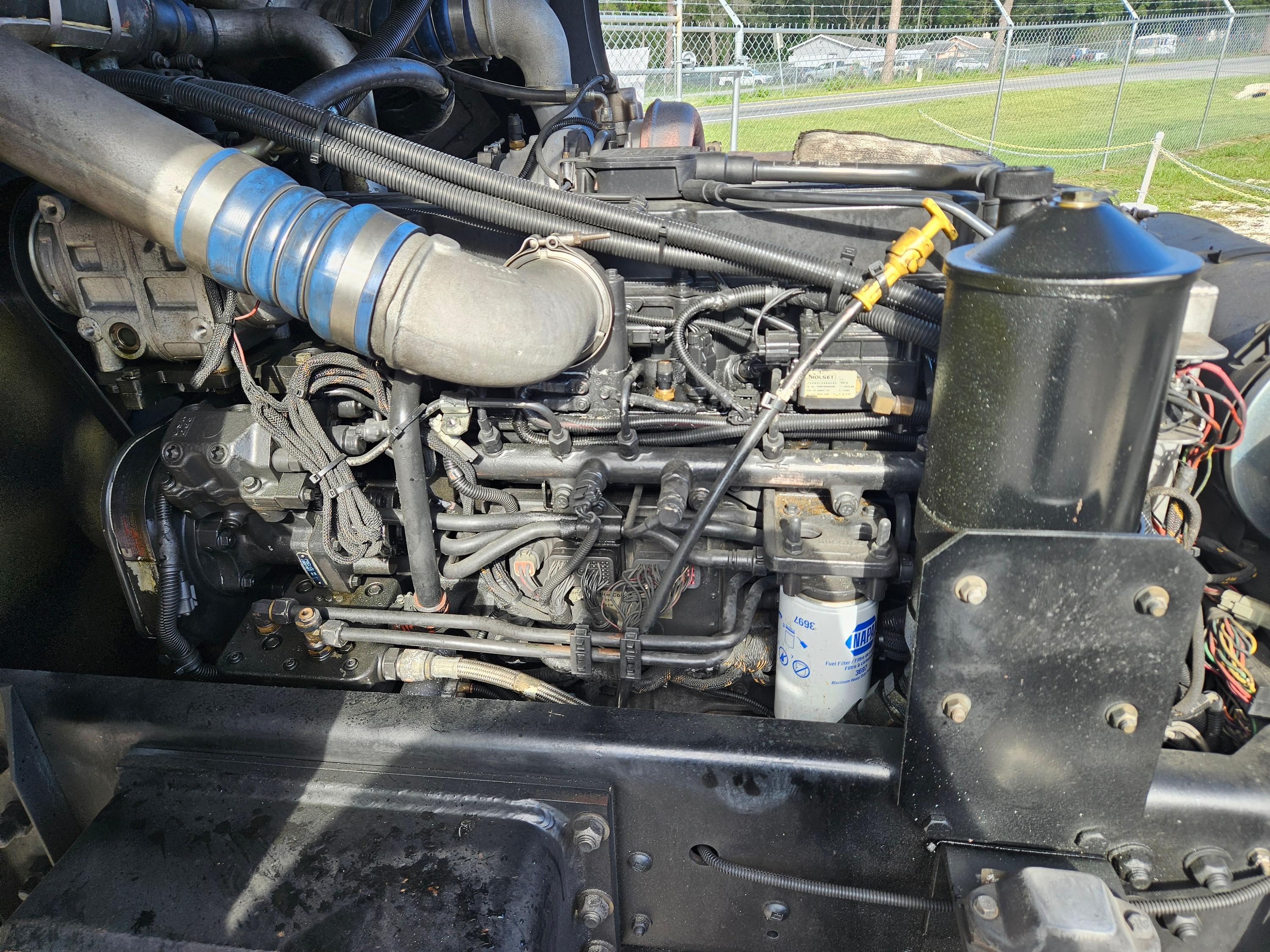 2005 E-One Typhoon Pumper - image 18