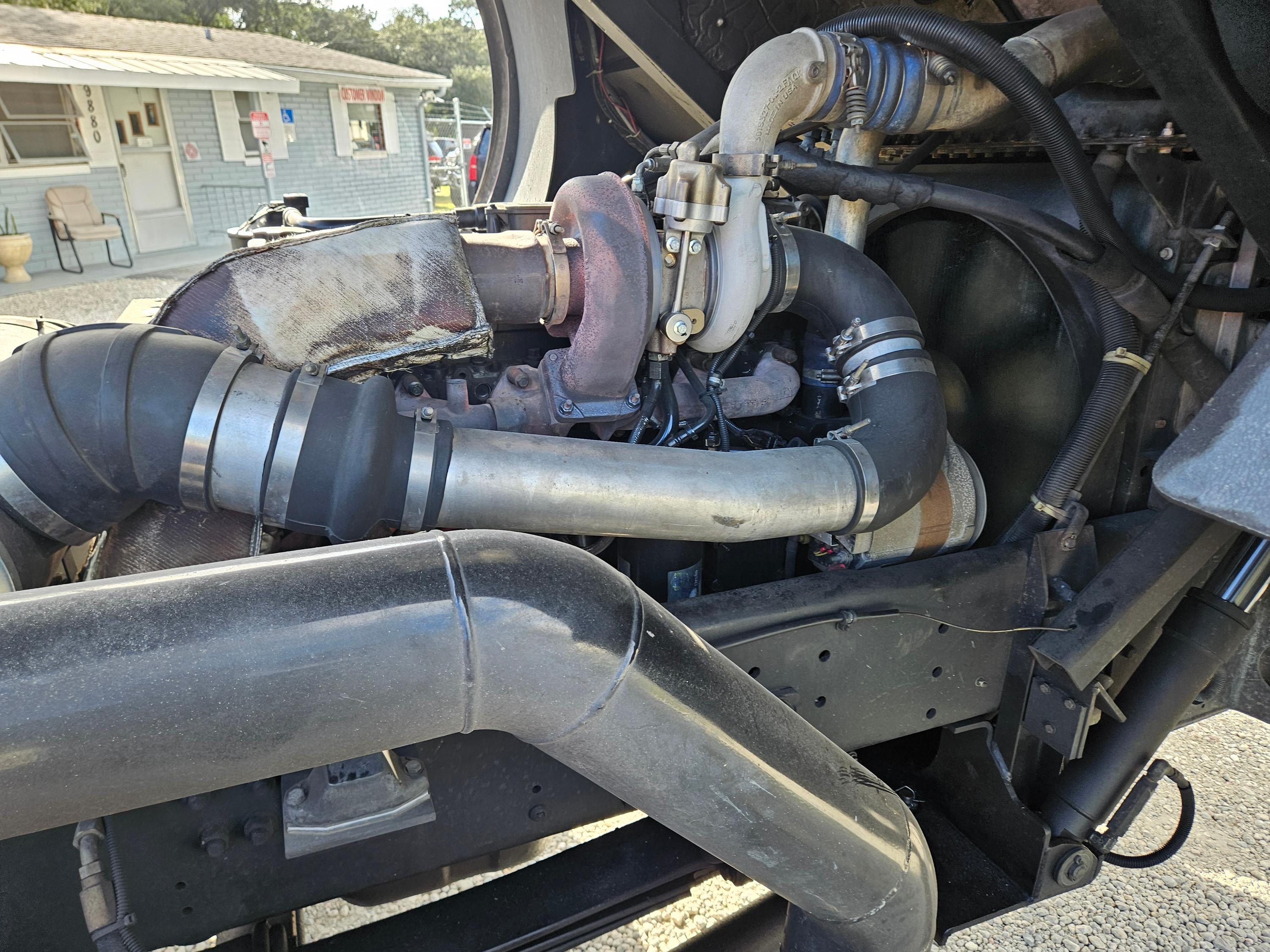 2005 E-One Typhoon Pumper - image 19