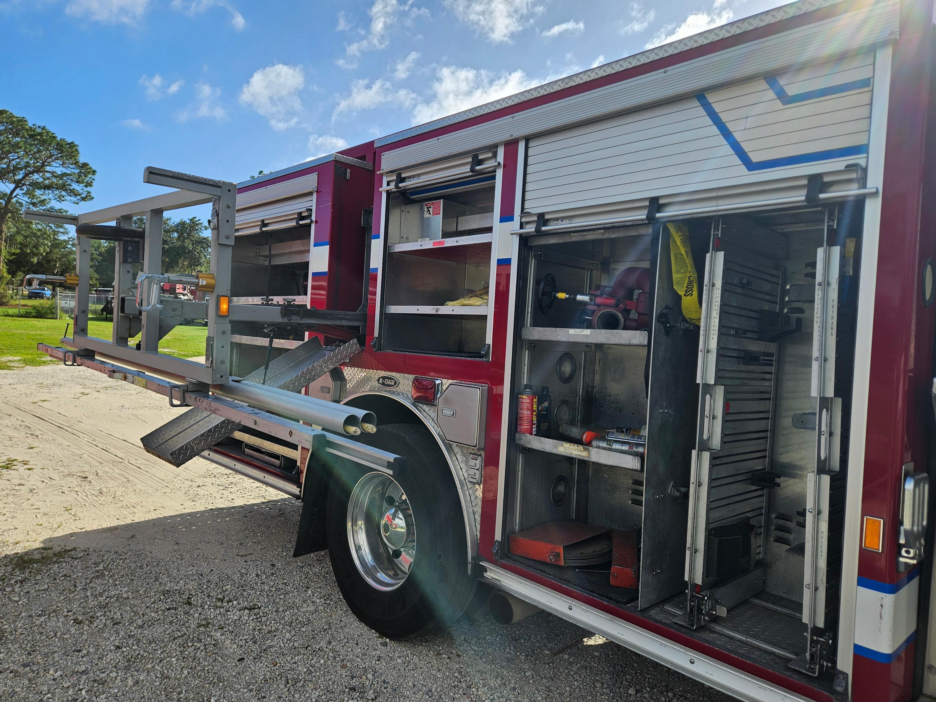 2005 E-One Typhoon Pumper - image 13