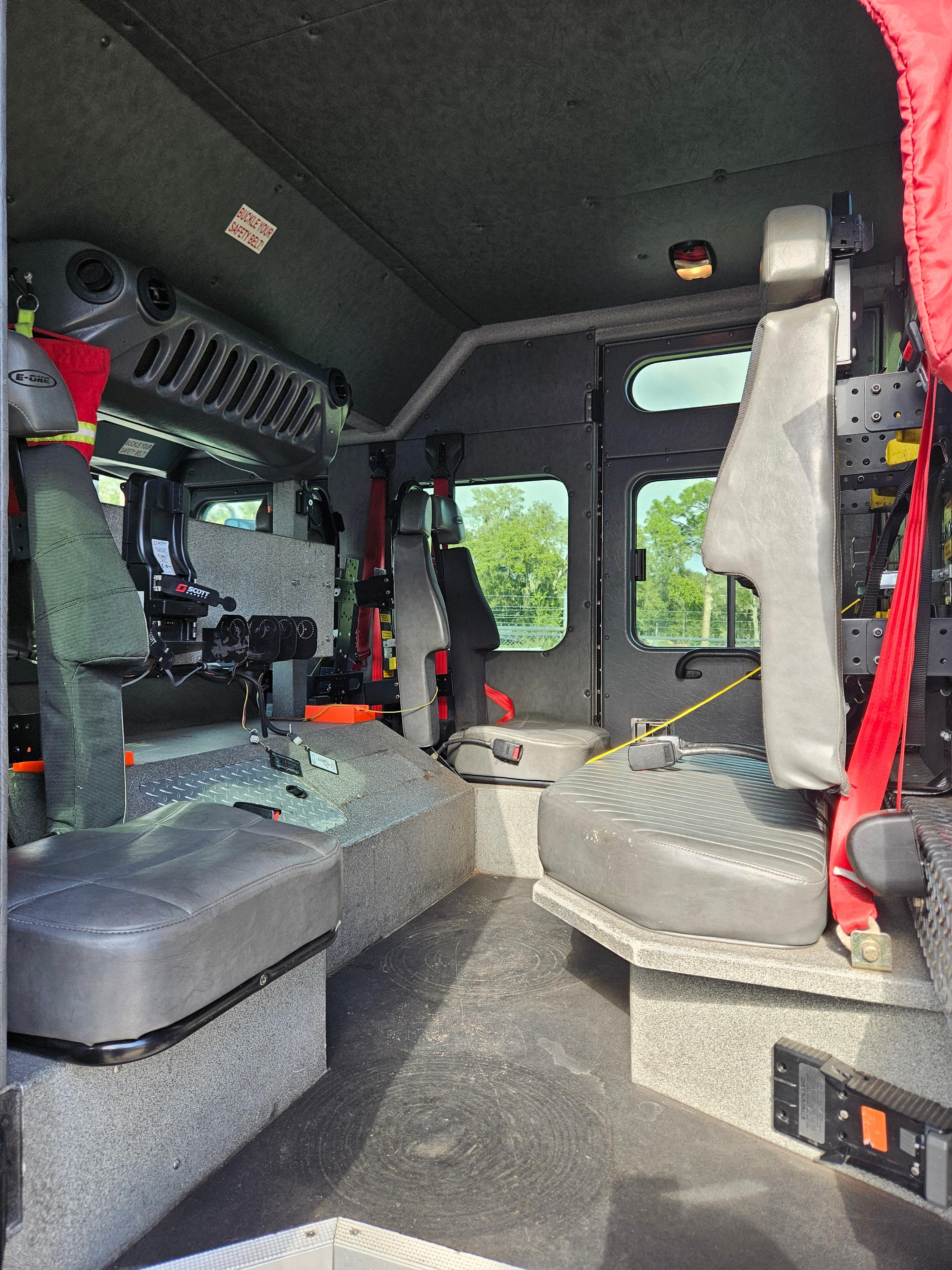 2005 E-One Typhoon Pumper - image 7
