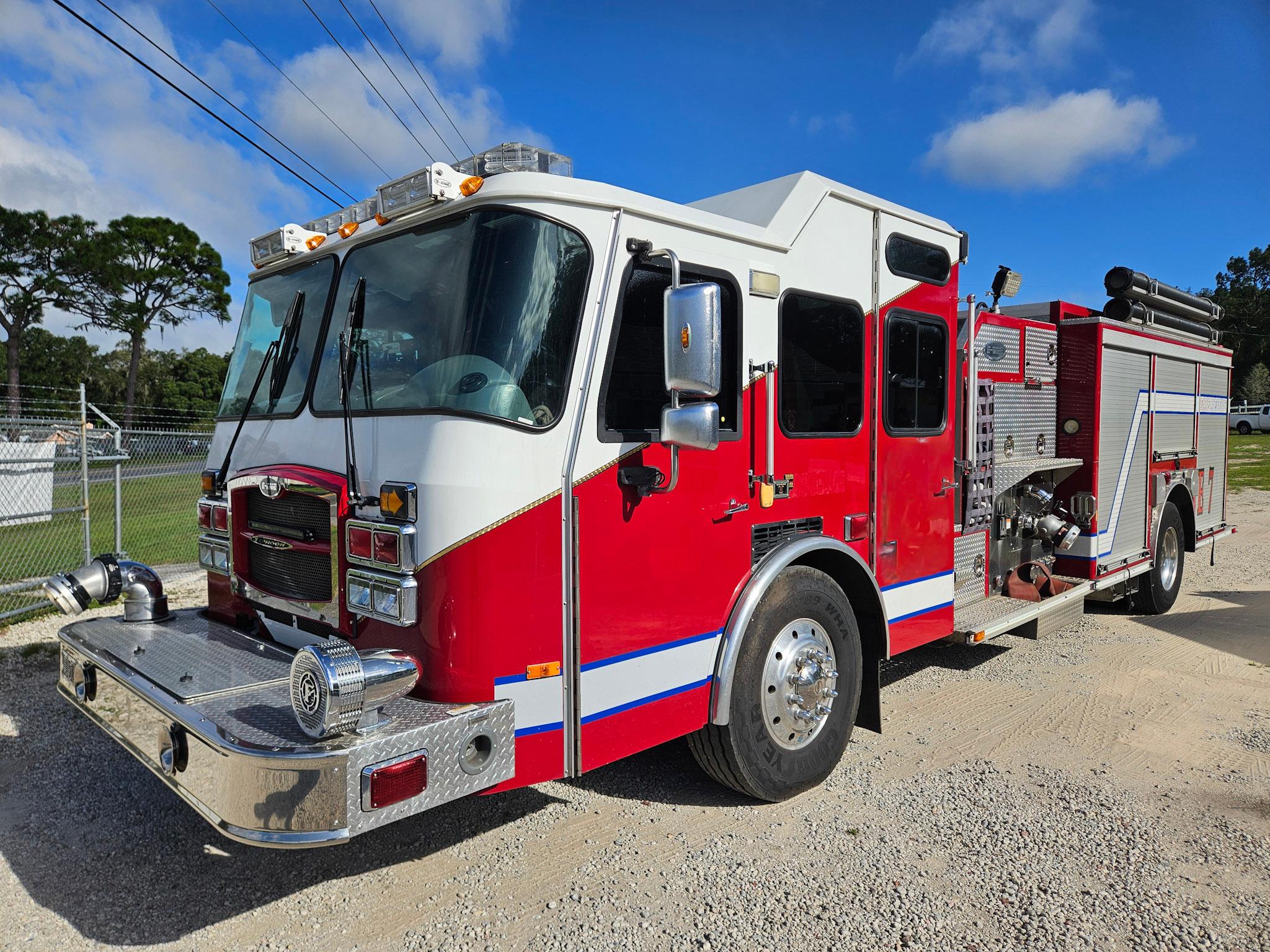 2005 E-One Typhoon Pumper - image 1