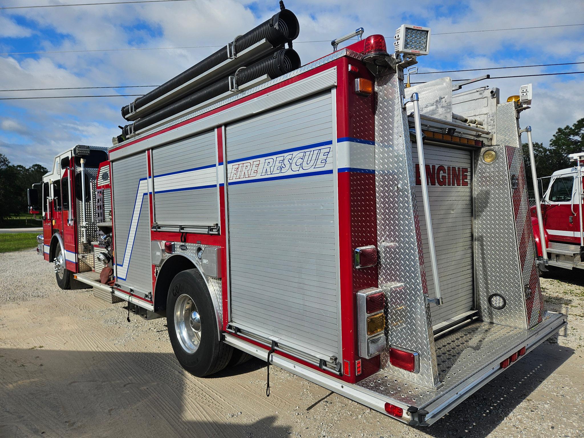 2005 E-One Typhoon Pumper - image 4