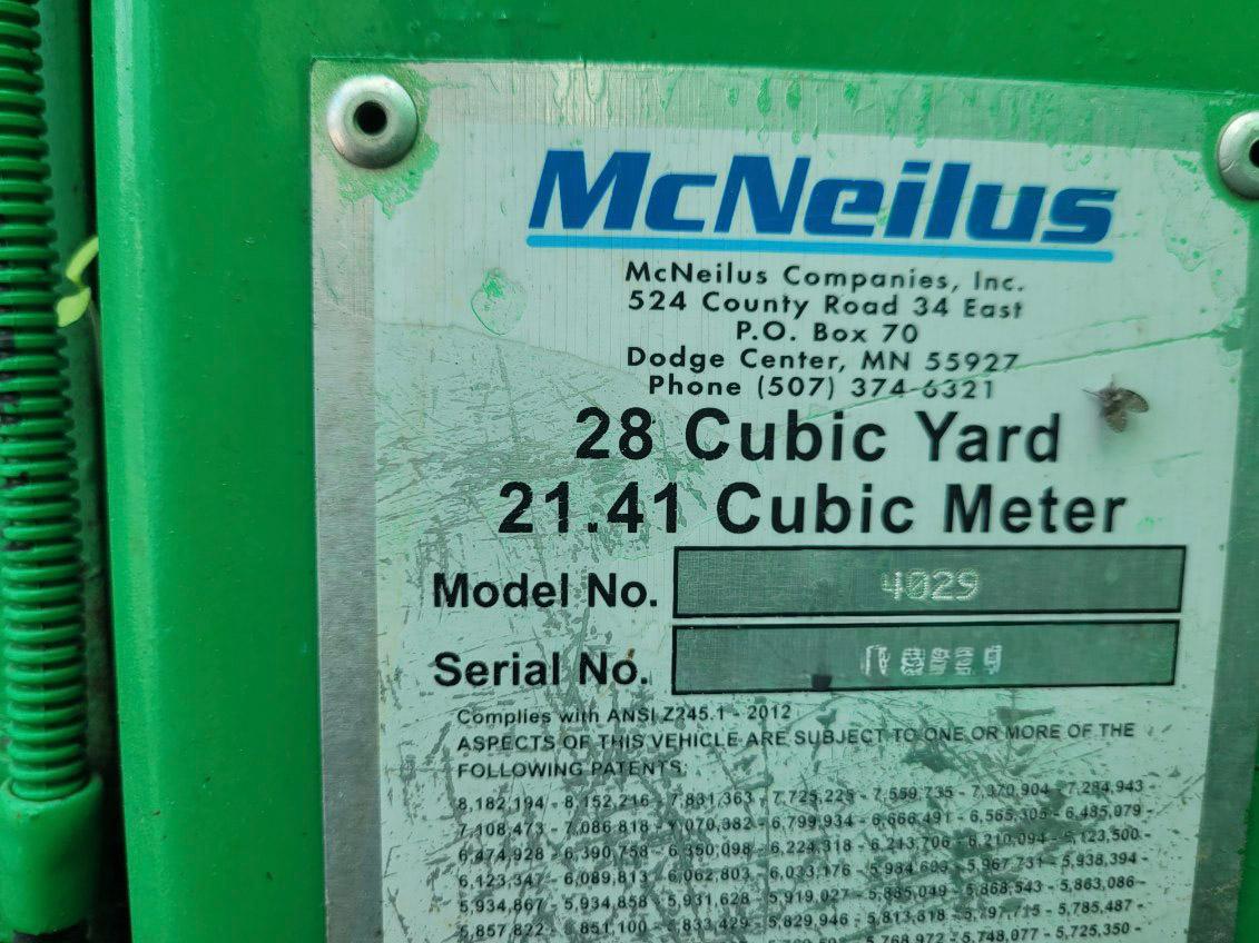 2022 Peterbilt McNeilus Front Loader - image 5