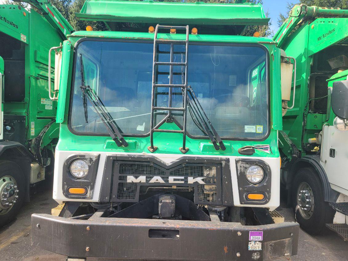 2020 Mack Heil Front Loader - image 2