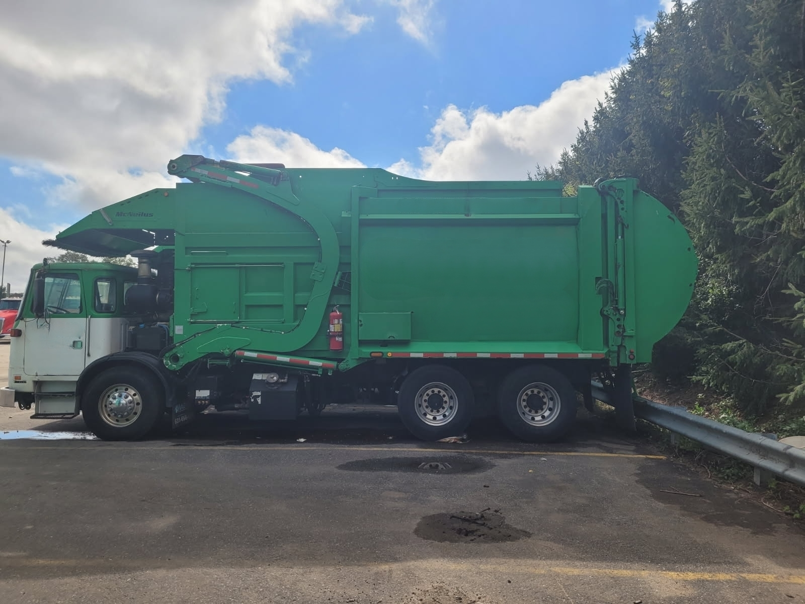 2020 Autocar McNeilus Front Loader - image 2
