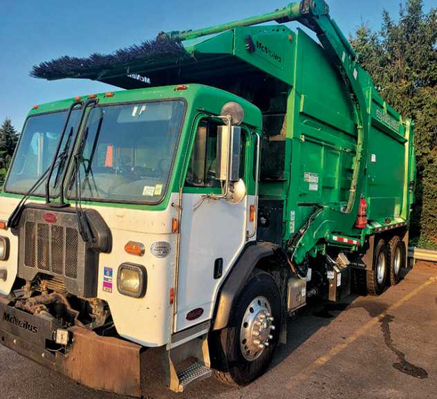 2022 Peterbilt McNeilus Front Loader