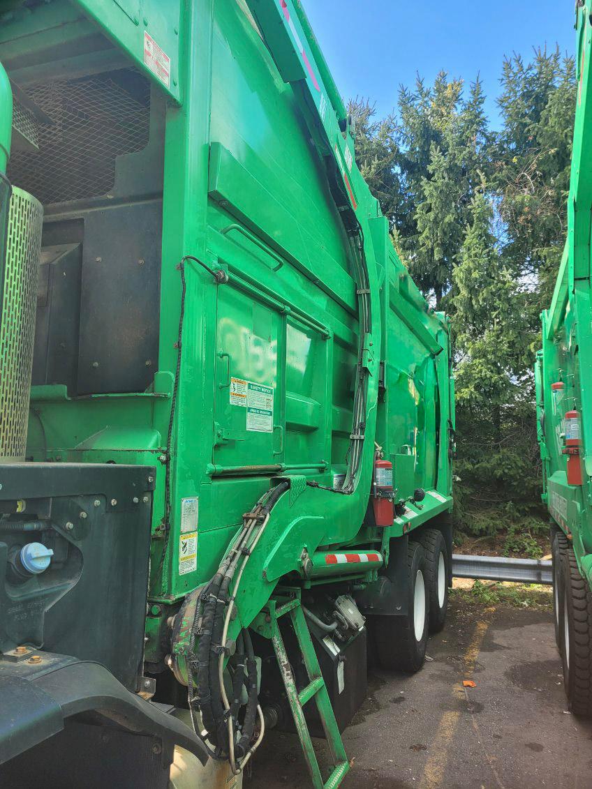 2020 Mack Heil Front Loader - image 3