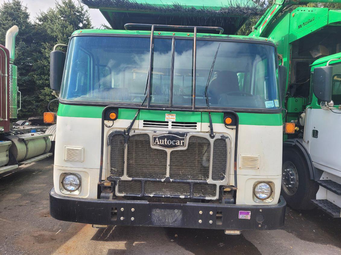 2023 Autocar McNeilus Front Loader - image 3
