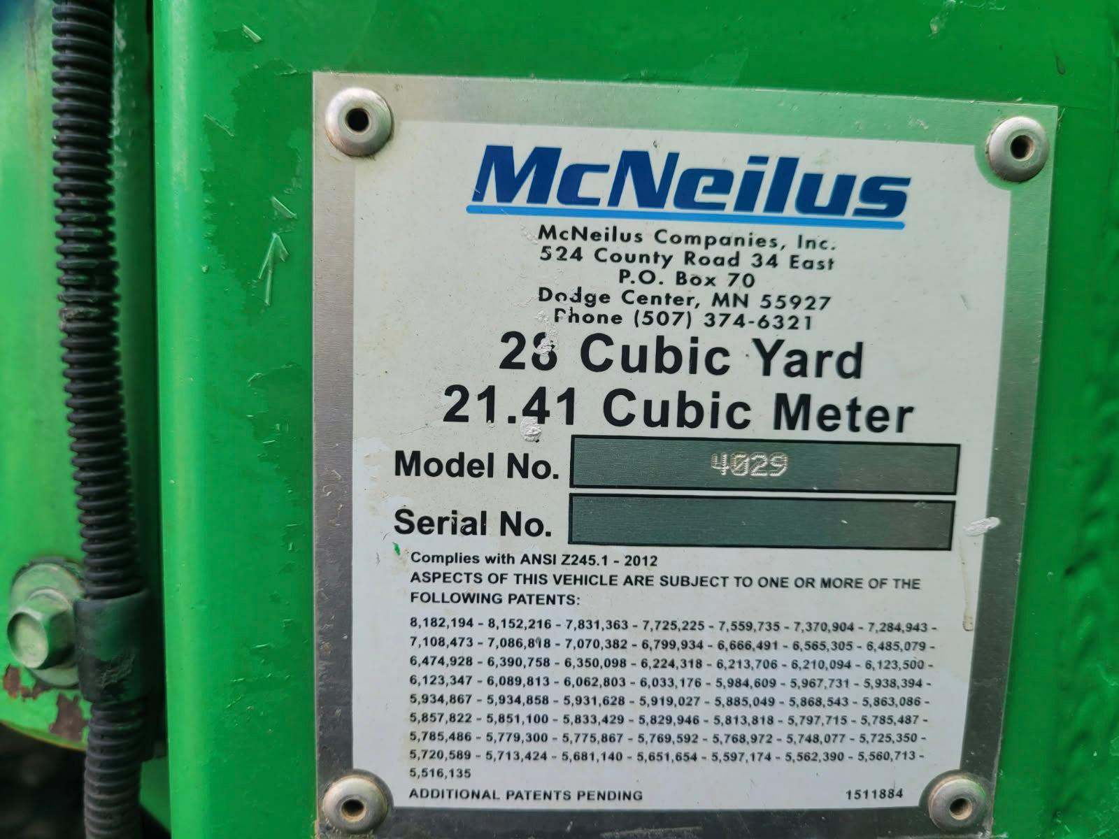 2022 Peterbilt McNeilus Front Loader - image 7