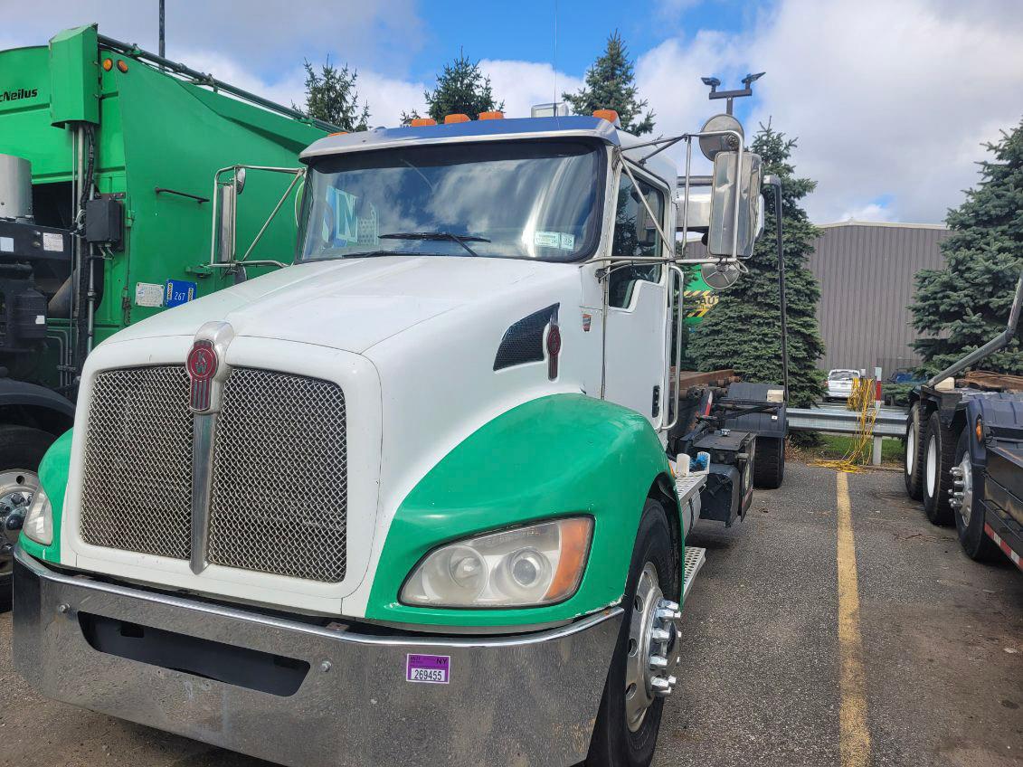 2017 Kenworth T370 - image 3