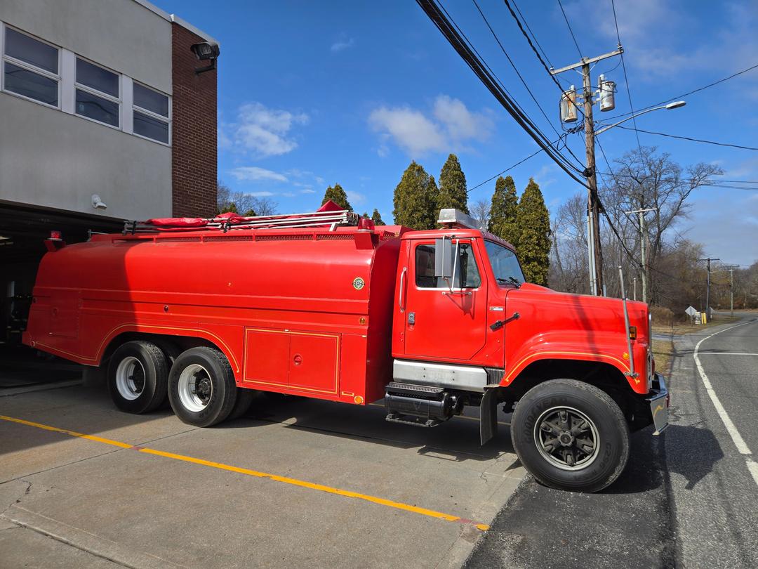 1981 International 4400 Gallon Tanker