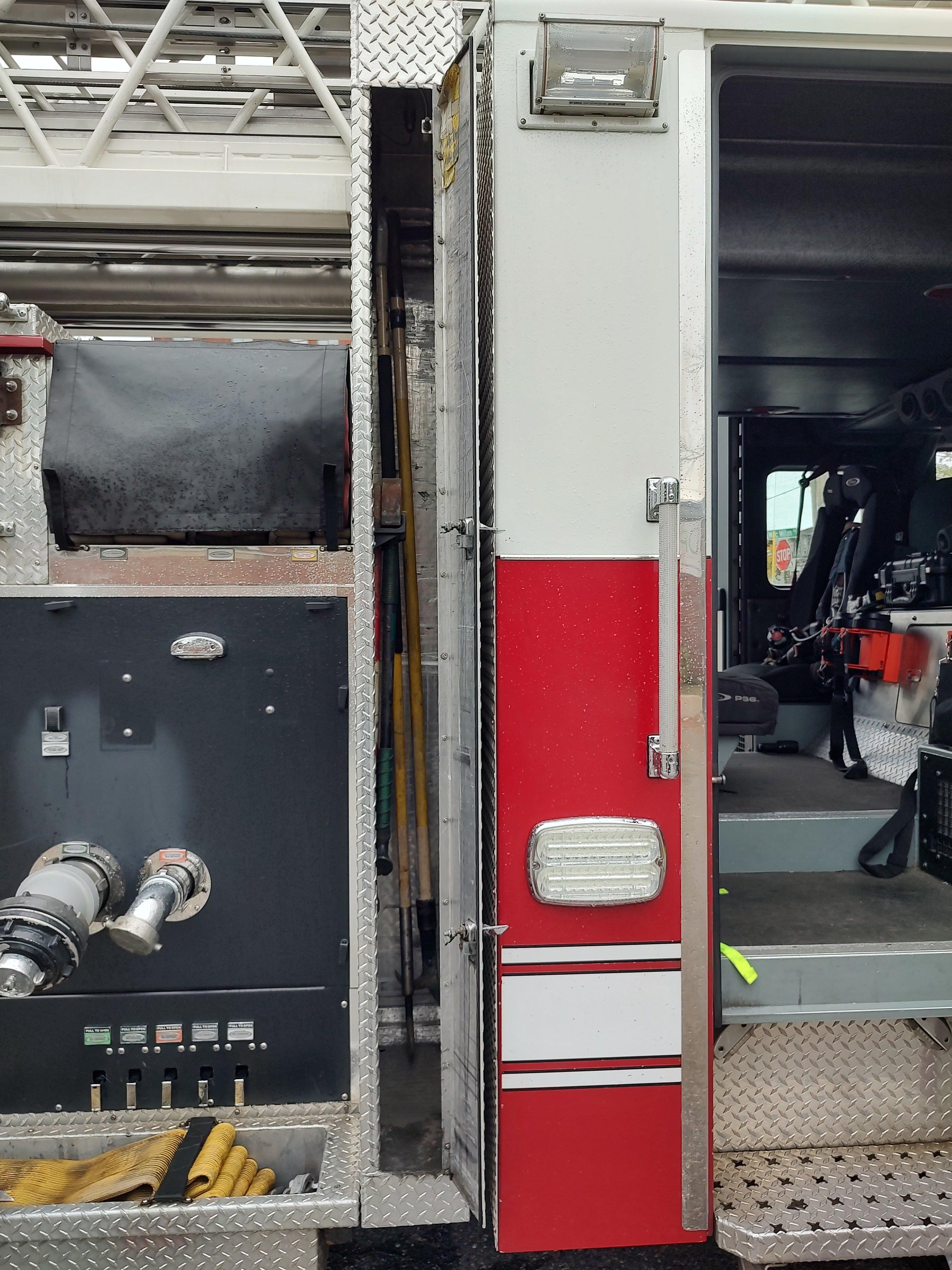 2011 Pierce Velocity 105' Quint - image 25