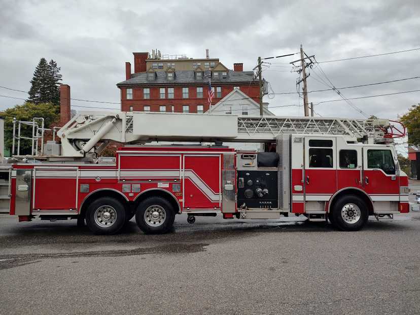 2011 Pierce Velocity 105' Quint — photo 3