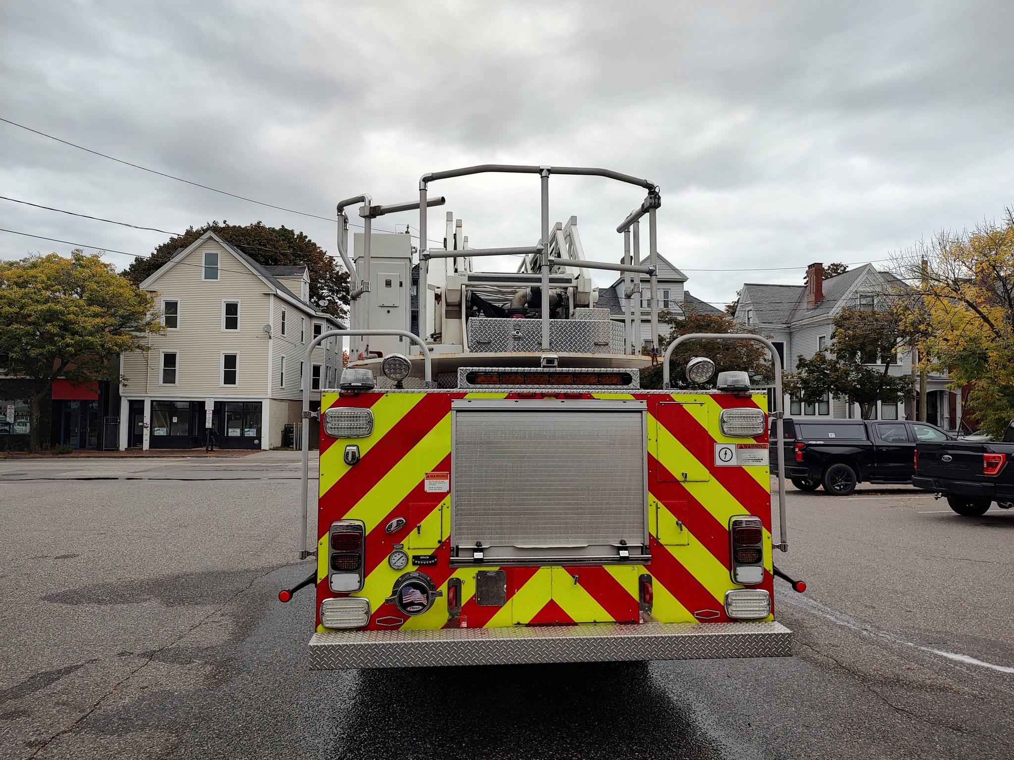 2011 Pierce Velocity 105' Quint - image 2